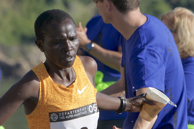 151108 CANNES FRA "Marathon 2015 Nice->Cannes" : 30mn au Moure Rouge 429 pict.