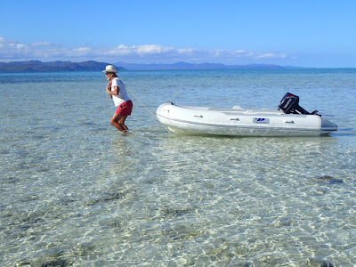 1710 FAST TRANSIT IN NEW CALEDONIA